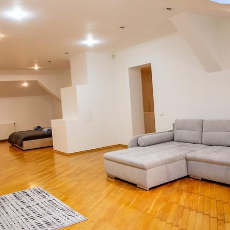 Apartment Kostyushka リヴィウ エクステリア 写真