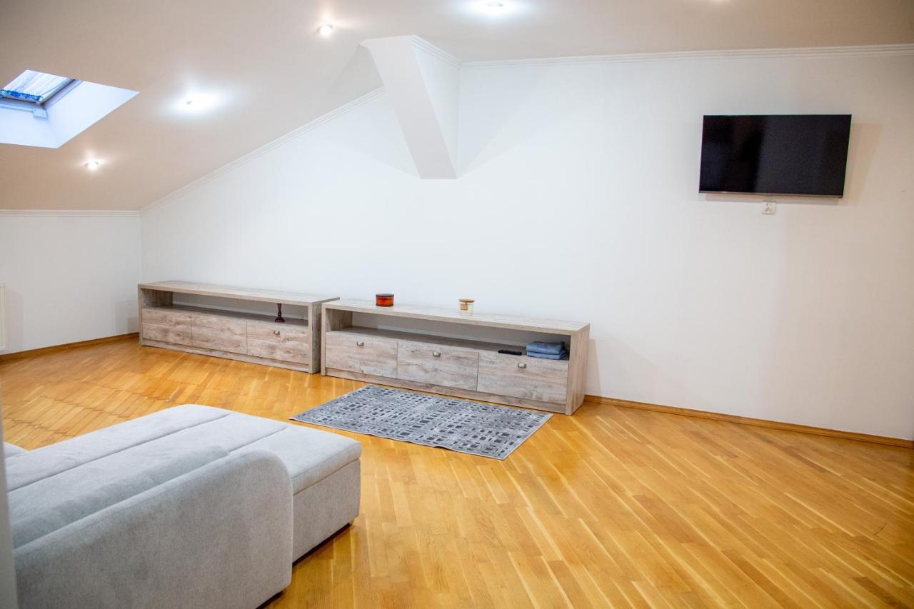 Apartment Kostyushka リヴィウ エクステリア 写真