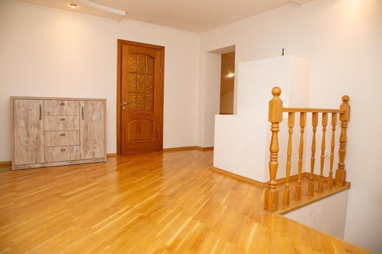 Apartment Kostyushka リヴィウ エクステリア 写真