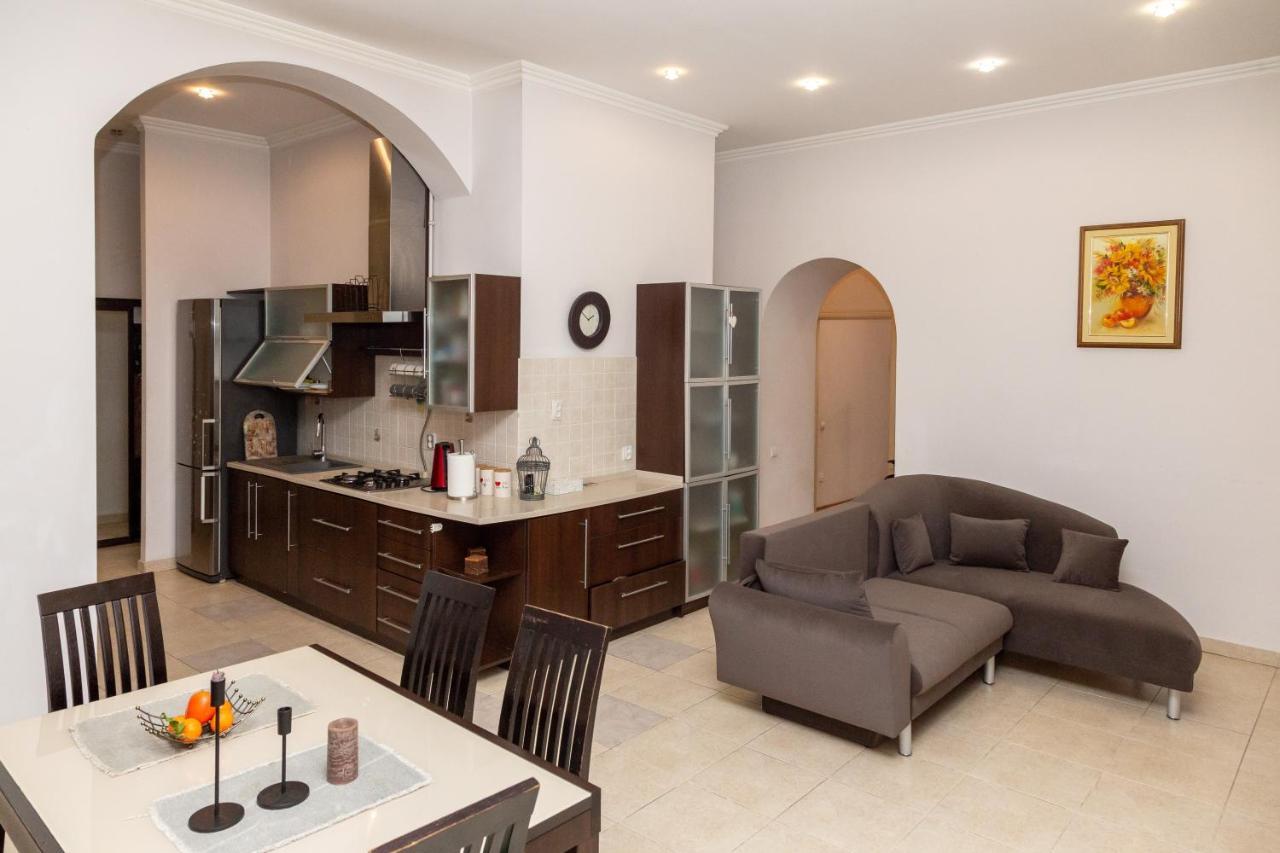 Apartment Kostyushka リヴィウ エクステリア 写真