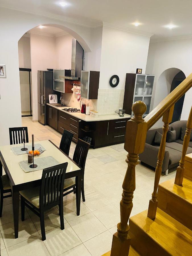 Apartment Kostyushka リヴィウ エクステリア 写真