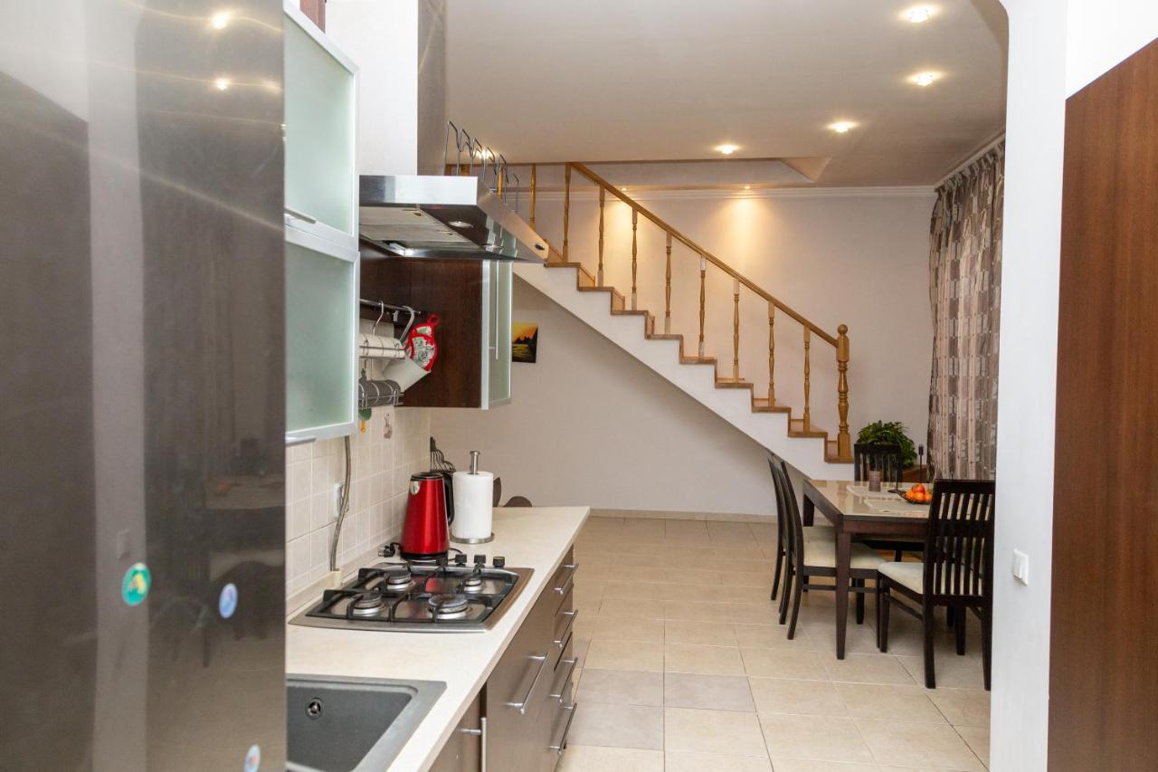 Apartment Kostyushka リヴィウ エクステリア 写真
