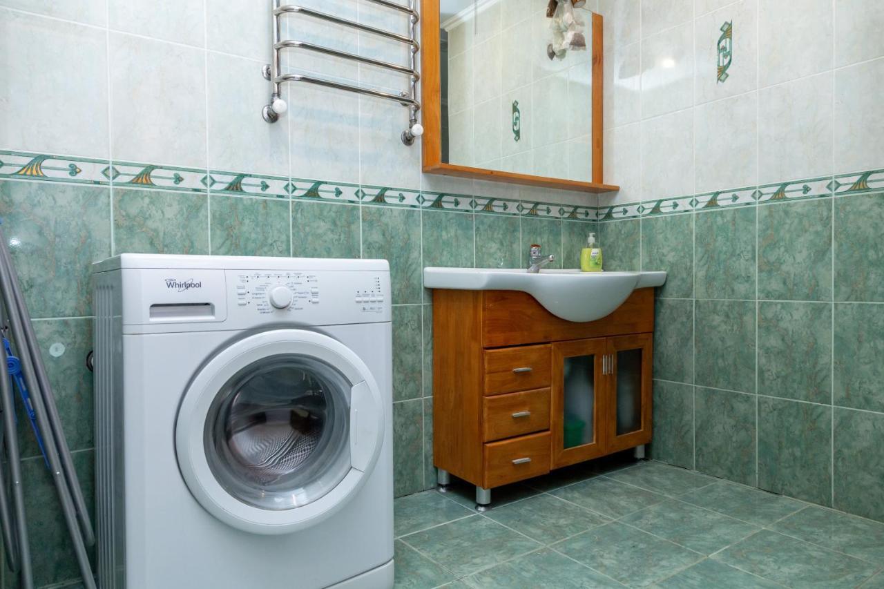 Apartment Kostyushka リヴィウ エクステリア 写真