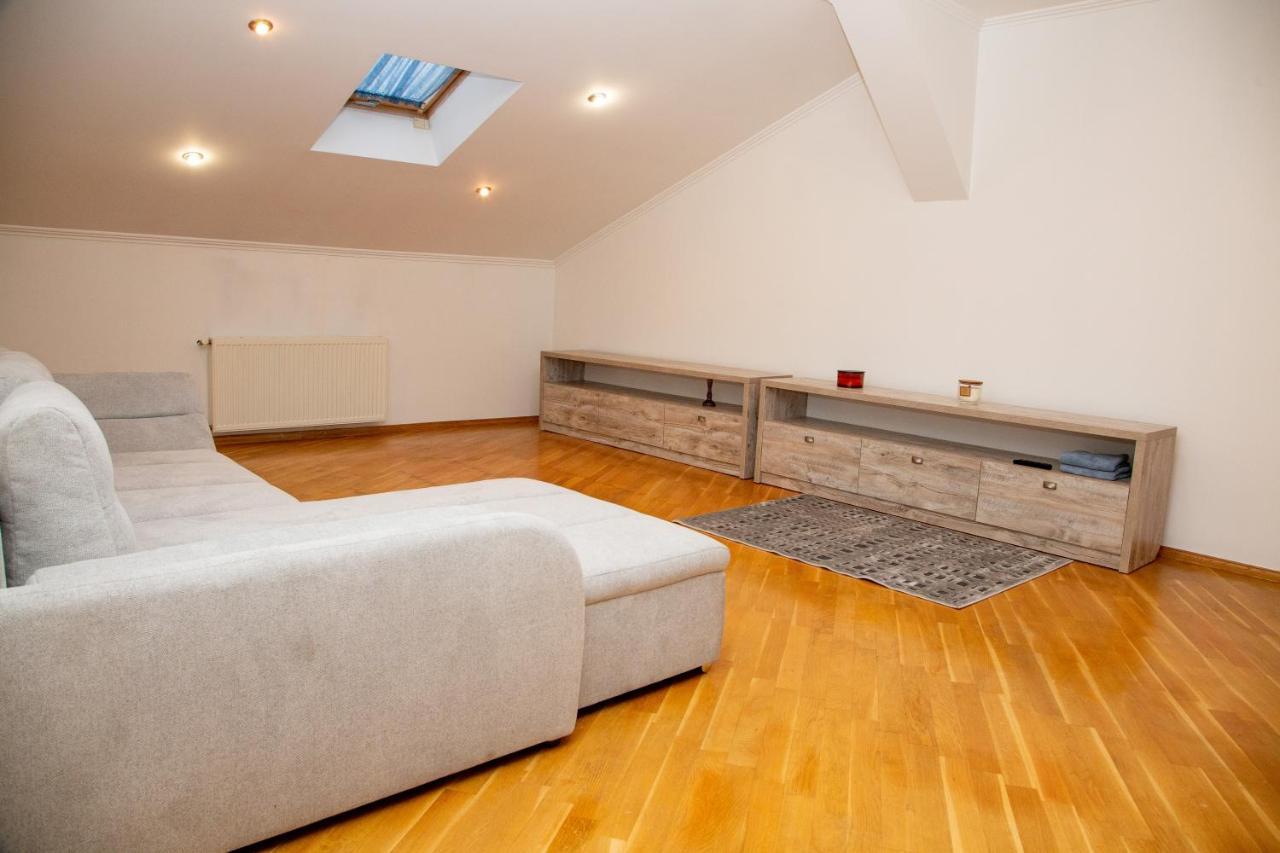 Apartment Kostyushka リヴィウ エクステリア 写真