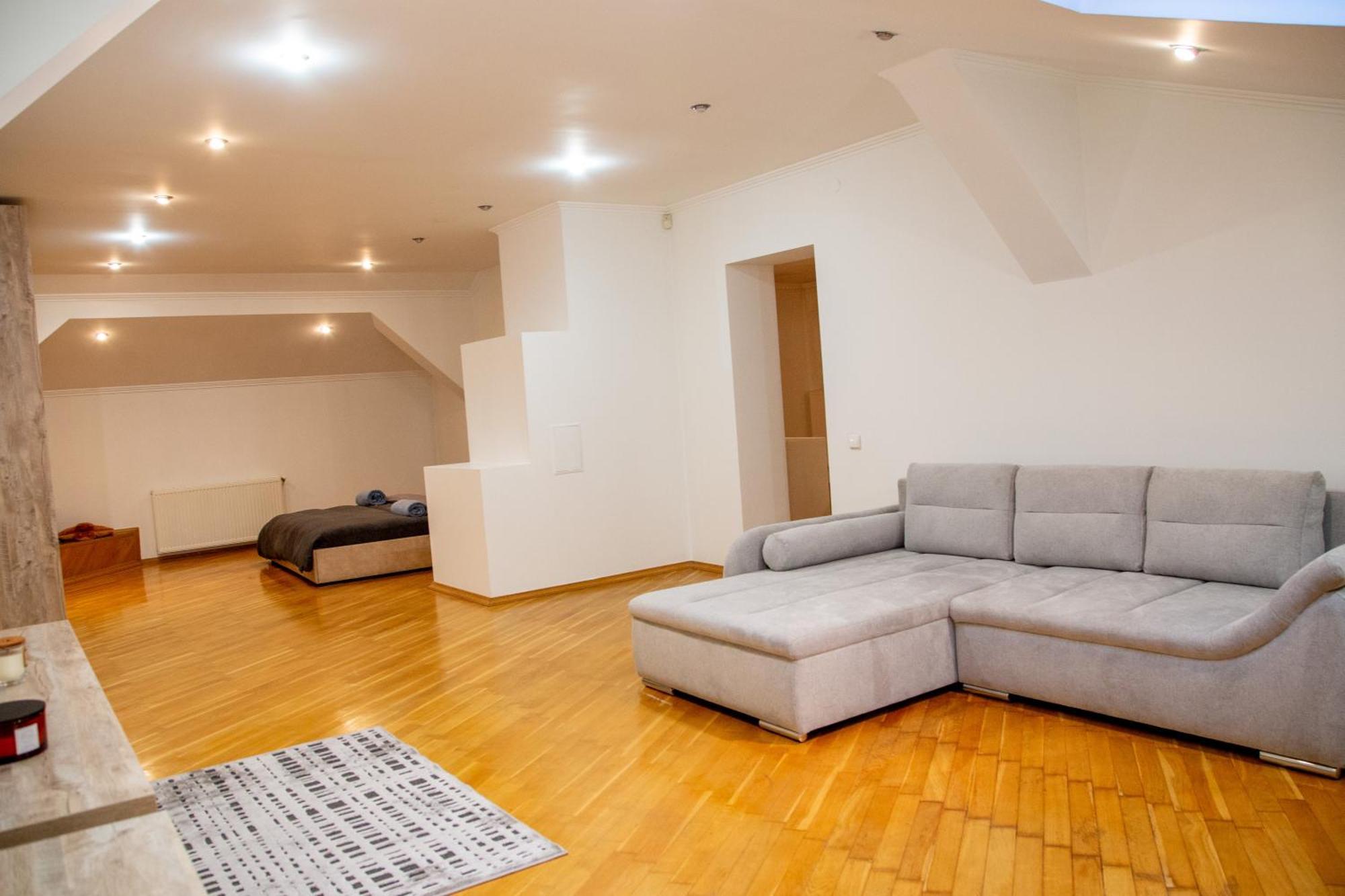 Apartment Kostyushka リヴィウ エクステリア 写真