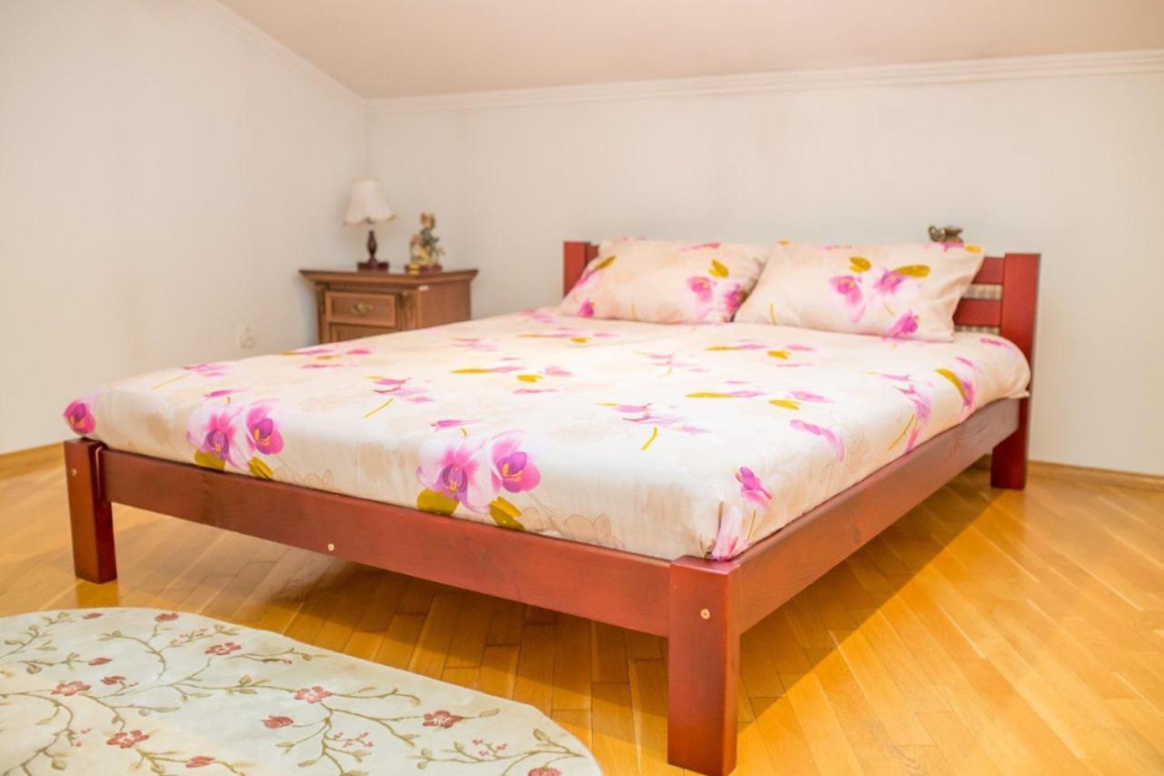 Apartment Kostyushka リヴィウ エクステリア 写真